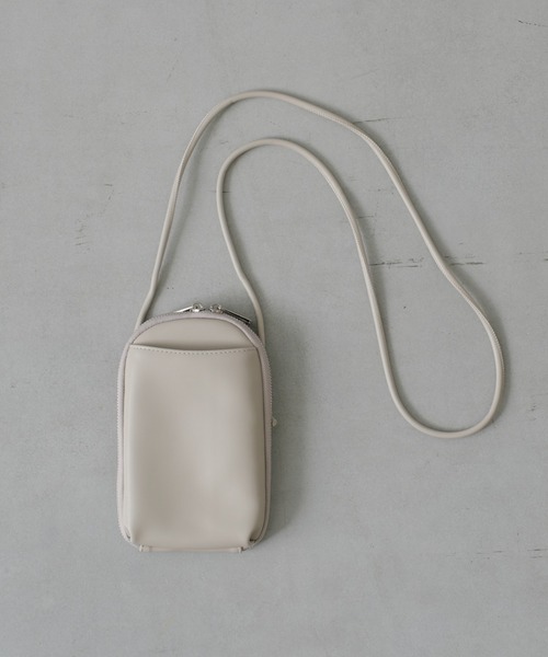 Actually（アクチュアリー）の「ラウンドスマホショルダー（ショルダーバッグ・レディース・アイボリー/グレイッシュベージュ/ブラック・フリー）」の19枚目の写真