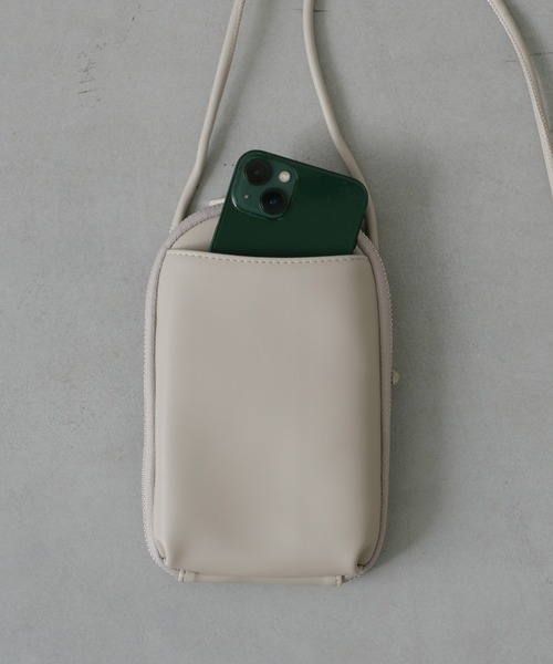 Actually（アクチュアリー）の「ラウンドスマホショルダー（ショルダーバッグ・レディース・アイボリー/グレイッシュベージュ/ブラック・フリー）」の18枚目の写真