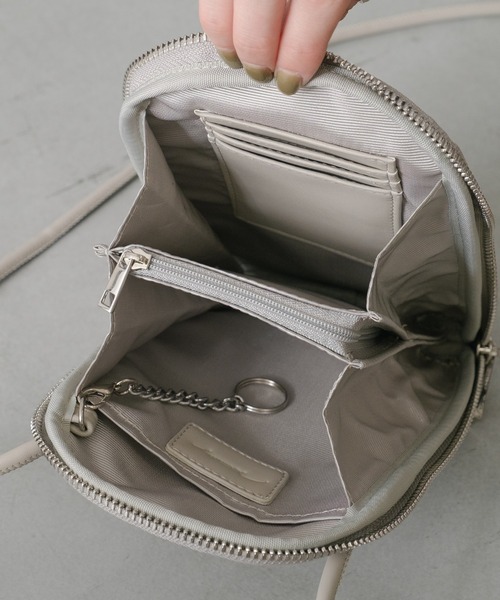 Actually（アクチュアリー）の「ラウンドスマホショルダー（ショルダーバッグ・レディース・アイボリー/グレイッシュベージュ/ブラック・フリー）」の11枚目の写真