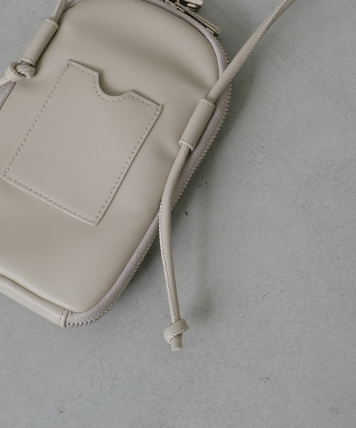Actually（アクチュアリー）の「ラウンドスマホショルダー（ショルダーバッグ・レディース・アイボリー/グレイッシュベージュ/ブラック・フリー）」の15枚目の写真