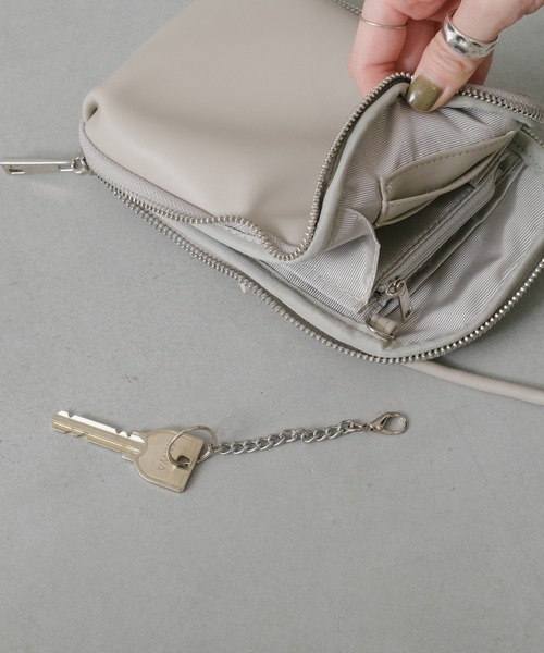 Actually（アクチュアリー）の「ラウンドスマホショルダー（ショルダーバッグ・レディース・アイボリー/グレイッシュベージュ/ブラック・フリー）」の13枚目の写真