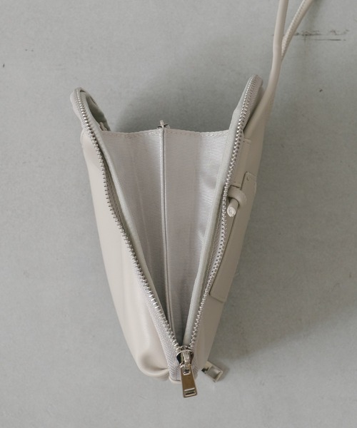 Actually（アクチュアリー）の「ラウンドスマホショルダー（ショルダーバッグ・レディース・アイボリー/グレイッシュベージュ/ブラック・フリー）」の12枚目の写真
