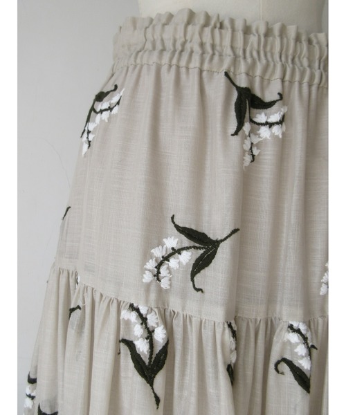 nesessaire（ネセセア）の「ミュゲ（すずらん）エンブロイダリースカート（スカート・レディース・ベージュ/ネイビー/ライラック・38）」の19枚目の写真