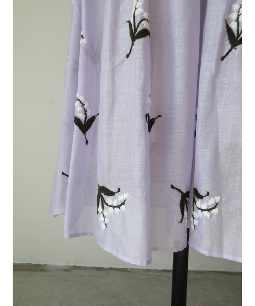 nesessaire（ネセセア）の「ミュゲ（すずらん）エンブロイダリースカート（スカート・レディース・ベージュ/ネイビー/ライラック・38）」の8枚目の写真