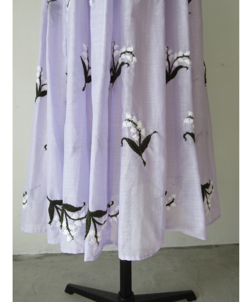 nesessaire（ネセセア）の「ミュゲ（すずらん）エンブロイダリースカート（スカート・レディース・ベージュ/ネイビー/ライラック・38）」の11枚目の写真