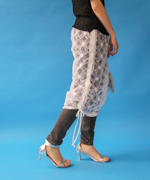 Three Four Time（ｽﾘｰﾌｫｰﾀｲﾑ）の「モチーフチュールレイヤードスカート（スカート・レディース・ブラック/オフホワイト・FREE）」の4枚目の写真