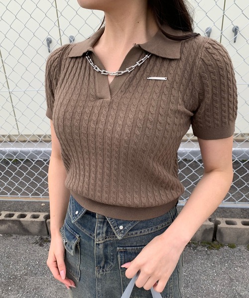 non-hedge(ノンヘッジ)の「プレート付ニットポロ襟トップス(ニット/セーター・レディース・ブラック/ベージュ/ブラウン/オフホワイト・FREE)」の4枚目の写真