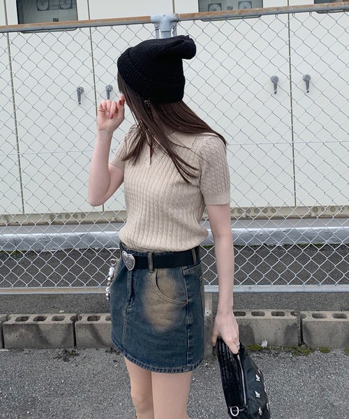 non-hedge(ノンヘッジ)の「プレート付ニットポロ襟トップス(ニット/セーター・レディース・ブラック/ベージュ/ブラウン/オフホワイト・FREE)」の6枚目の写真