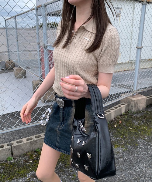 non-hedge(ノンヘッジ)の「プレート付ニットポロ襟トップス(ニット/セーター・レディース・ブラック/ベージュ/ブラウン/オフホワイト・FREE)」の5枚目の写真