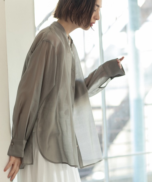 OPAQUE.CLIP（オペークドットクリップ）の「◆《VERY掲載》シアーバンドカラーシャツ【洗濯機洗い可】（シャツ/ブラウス・レディース・ダークグレー/ベージュ/スモーキーグリーン系・36/42/40/38）」の4枚目の写真