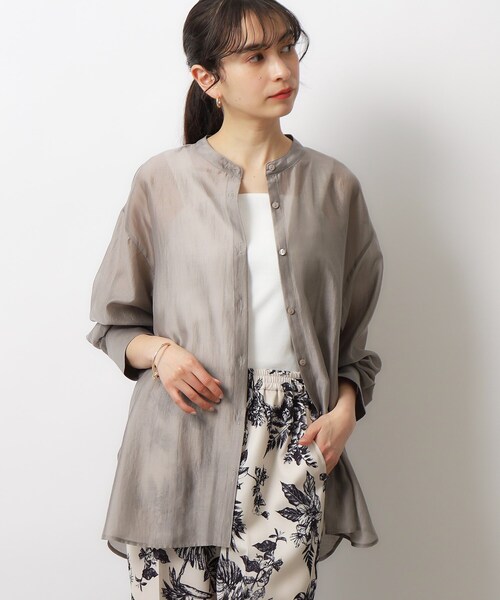 OPAQUE.CLIP（オペークドットクリップ）の「◆《VERY掲載》シアーバンドカラーシャツ【洗濯機洗い可】（シャツ/ブラウス・レディース・ダークグレー/ベージュ/スモーキーグリーン系・36/42/40/38）」の21枚目の写真