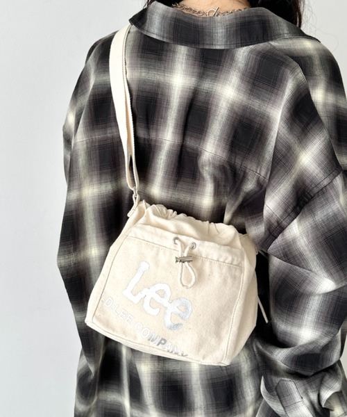 Lee（リー）の「Lee/リー BIG　ナナメプリント　ドローストリング　2WAY　巾着　ショルダー（ショルダーバッグ・レディース・ブラック/ホワイト/ホワイト×シルバー/グレー・FREE）」の18枚目の写真