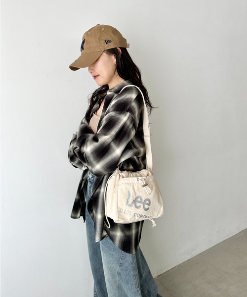 Lee（リー）の「Lee/リー BIG　ナナメプリント　ドローストリング　2WAY　巾着　ショルダー（ショルダーバッグ・レディース・ブラック/ホワイト/ホワイト×シルバー/グレー・FREE）」の15枚目の写真