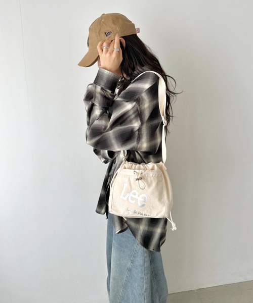 Lee（リー）の「Lee/リー BIG　ナナメプリント　ドローストリング　2WAY　巾着　ショルダー（ショルダーバッグ・レディース・ブラック/ホワイト/ホワイト×シルバー/グレー・FREE）」の16枚目の写真