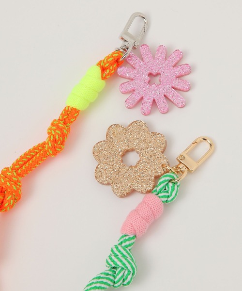 niko and...（ニコアンド）の「コードフラワーハンドストラップ（スマホグッズ・レディース・オレンジ/グリーン/ライトブルー/ブラック/ラベンダー/シャーベット/セージグリーン・0）」の12枚目の写真