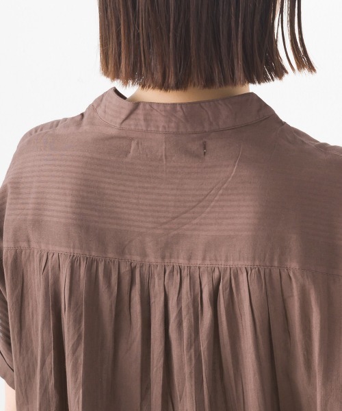 OMNES（オムネス）の「コットンドビータックフレンチスリーブブラウス（シャツ/ブラウス・レディース・ホワイト/ベージュ/ブラウン/チャコール・FREE）」の6枚目の写真