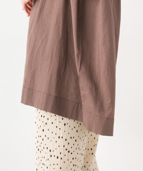 OMNES（オムネス）の「コットンドビータックフレンチスリーブブラウス（シャツ/ブラウス・レディース・ホワイト/ベージュ/ブラウン/チャコール・FREE）」の7枚目の写真