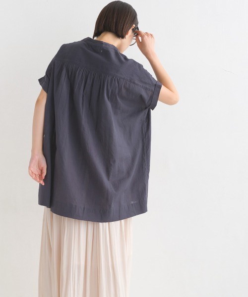 OMNES（オムネス）の「コットンドビータックフレンチスリーブブラウス（シャツ/ブラウス・レディース・ホワイト/ベージュ/ブラウン/チャコール・FREE）」の17枚目の写真
