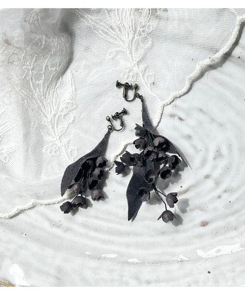 m.soeur（エムスール）の「スズランの両耳イヤリング（イヤリング・レディース・ホワイト/ブラック/グレー・FREE）」の6枚目の写真