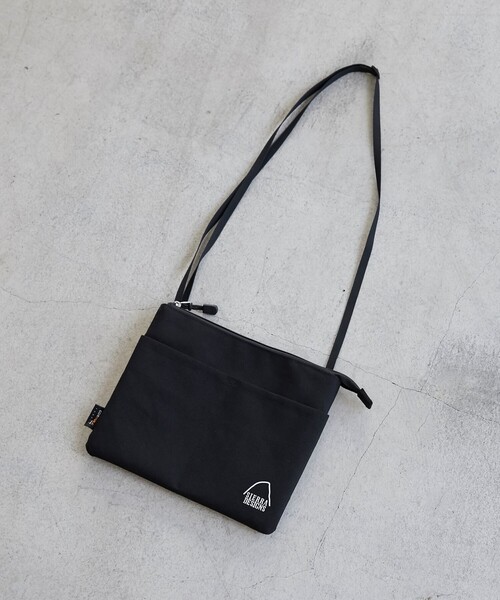 SIERRA DESIGNS(シェラデザイン)の「SIERRA DESIGNS(シエラデザインズ)別注サコッシュ(ショルダーバッグ・メンズ・ブラック/ベージュ・FREE)」の1枚目の写真
