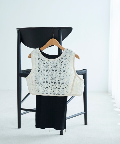 FREAK'S STORE（フリークスストア）の「FREAK’S STORE/フリークスストア The Yarn.  バテンレースベスト（ベスト・レディース・ブラック/オフホワイト・ﾌﾘ-）」の5枚目の写真