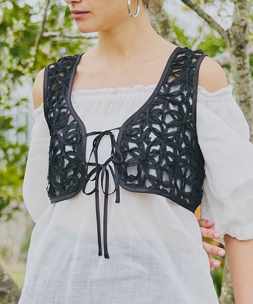 FREAK'S STORE（フリークスストア）の「FREAK’S STORE/フリークスストア The Yarn.  バテンレースベスト（ベスト・レディース・ブラック/オフホワイト・ﾌﾘ-）」の16枚目の写真