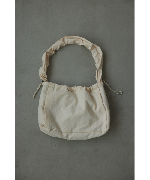 BLACK BY MOUSSY（ブラックバイマウジー）の「3way gusset bag(3ウェイガセットバック)（ショルダーバッグ・レディース・ブラック/オフホワイト/ライトグリーン・FREE）」の2枚目の写真