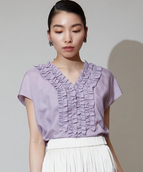 Tiara（ティアラ）の「Vネックフリルブラウス（シャツ/ブラウス・レディース・ラベンダー/ベージュ/ネイビー・FREE）」の3枚目の写真