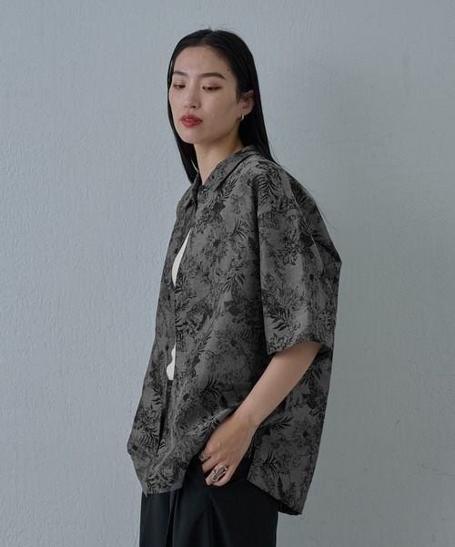 COLONY 2139（コロニートゥーワンスリーナイン）の「アーティフラワーリネンタッチ半袖シャツ（シャツ/ブラウス・メンズ・ブラック/ホワイト・MEDIUM/LARGE）」の6枚目の写真