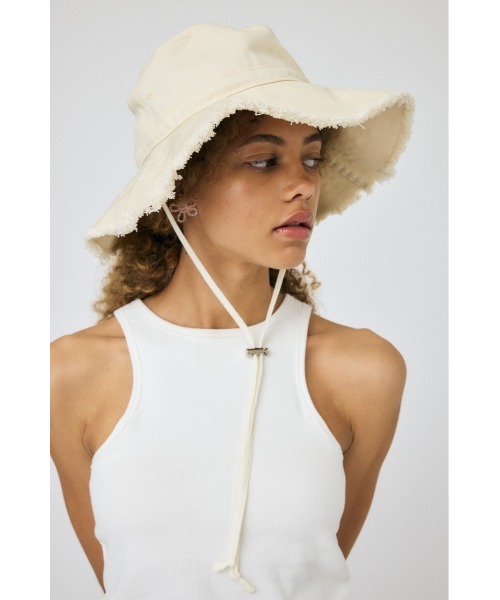 MOUSSY（マウジー）の「DENIM FRINGE SAFARI ハット（ハット・レディース・オフホワイト/ブルー・FREE）」の2枚目の写真