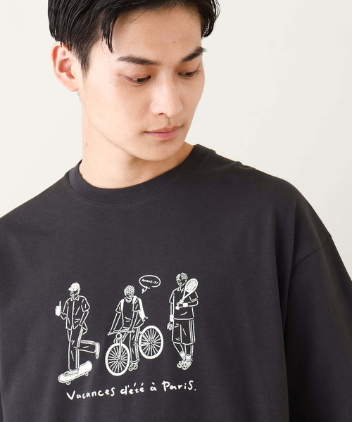 a.v.v(アーヴェヴェ)の「【ucaU×a.v.vコラボ】イラストワイドシルエットTシャツ(Tシャツ/カットソー・メンズ・チャコールグレー/ホワイト・46/48/50)」の1枚目の写真