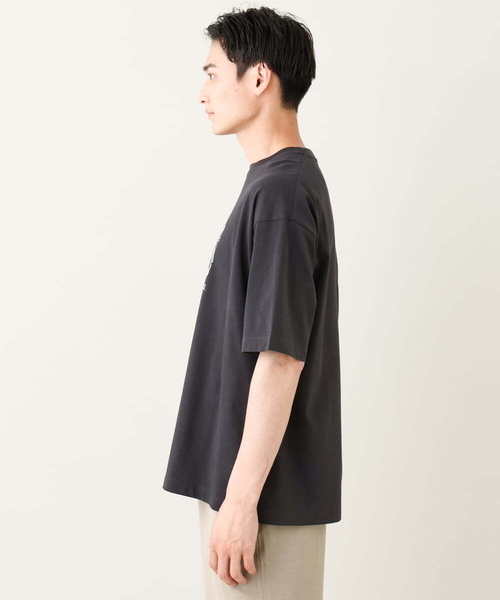 a.v.v(アーヴェヴェ)の「【ucaU×a.v.vコラボ】イラストワイドシルエットTシャツ(Tシャツ/カットソー・メンズ・チャコールグレー/ホワイト・46/48/50)」の14枚目の写真