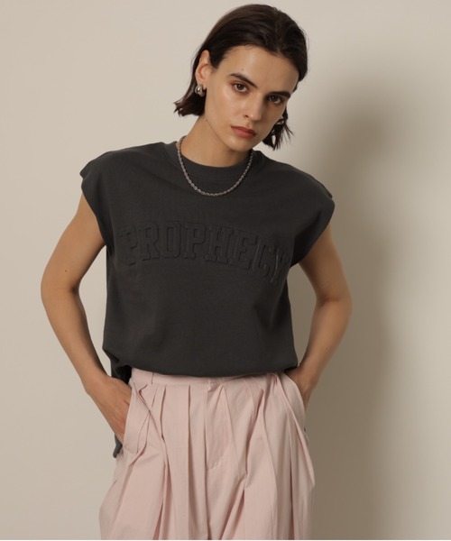 新品CADUNEカデュネ エンボスロゴスウェット アルページュ CADUNE（カデュネ）の「エンボスロゴスウェット（Tシャツ