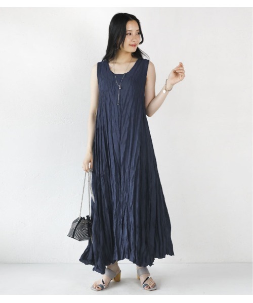 OTONA(オトナ)の「ノースリーブロングワンピース無地(ワッシャー加工)(ワンピース・レディース・ネイビー/カーキ/グレー/ブラック・FREE)」の4枚目の写真