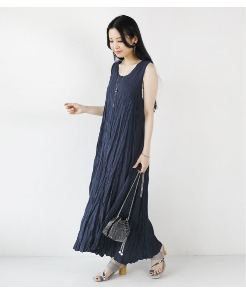 OTONA(オトナ)の「ノースリーブロングワンピース無地(ワッシャー加工)(ワンピース・レディース・ネイビー/カーキ/グレー/ブラック・FREE)」の5枚目の写真