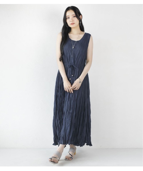 OTONA(オトナ)の「ノースリーブロングワンピース無地(ワッシャー加工)(ワンピース・レディース・ネイビー/カーキ/グレー/ブラック・FREE)」の6枚目の写真
