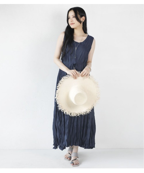 OTONA(オトナ)の「ノースリーブロングワンピース無地(ワッシャー加工)(ワンピース・レディース・ネイビー/カーキ/グレー/ブラック・FREE)」の7枚目の写真