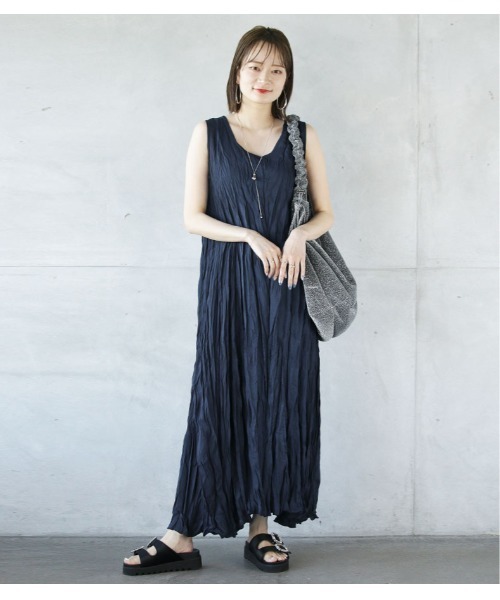OTONA(オトナ)の「ノースリーブロングワンピース無地(ワッシャー加工)(ワンピース・レディース・ネイビー/カーキ/グレー/ブラック・FREE)」の9枚目の写真