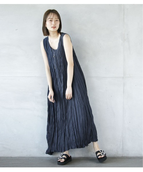 OTONA(オトナ)の「ノースリーブロングワンピース無地(ワッシャー加工)(ワンピース・レディース・ネイビー/カーキ/グレー/ブラック・FREE)」の11枚目の写真