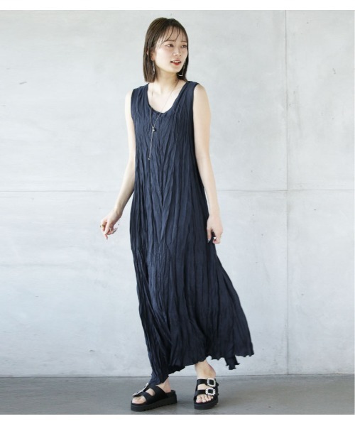 OTONA(オトナ)の「ノースリーブロングワンピース無地(ワッシャー加工)(ワンピース・レディース・ネイビー/カーキ/グレー/ブラック・FREE)」の12枚目の写真