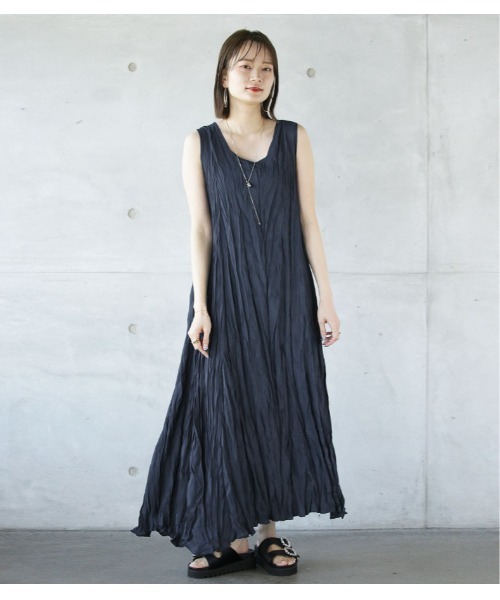 OTONA(オトナ)の「ノースリーブロングワンピース無地(ワッシャー加工)(ワンピース・レディース・ネイビー/カーキ/グレー/ブラック・FREE)」の15枚目の写真