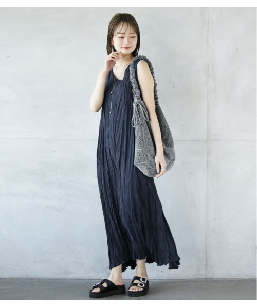 OTONA(オトナ)の「ノースリーブロングワンピース無地(ワッシャー加工)(ワンピース・レディース・ネイビー/カーキ/グレー/ブラック・FREE)」の16枚目の写真