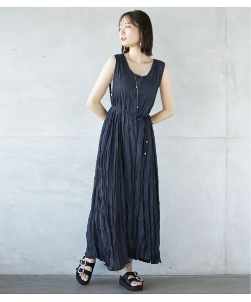 OTONA(オトナ)の「ノースリーブロングワンピース無地(ワッシャー加工)(ワンピース・レディース・ネイビー/カーキ/グレー/ブラック・FREE)」の18枚目の写真