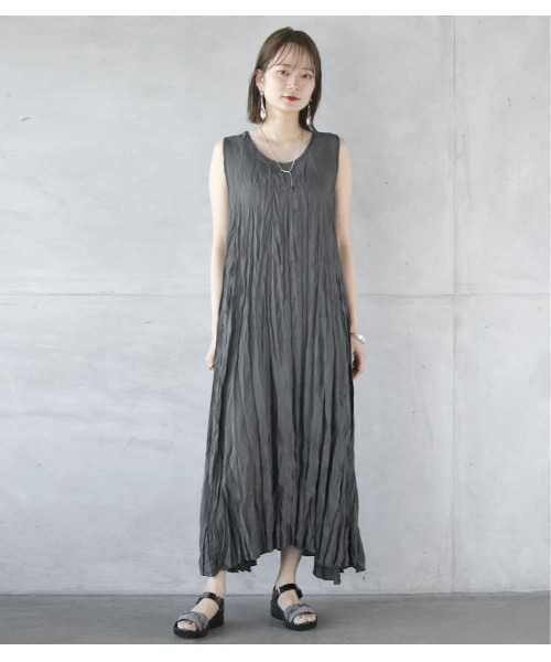OTONA(オトナ)の「ノースリーブロングワンピース無地(ワッシャー加工)(ワンピース・レディース・ネイビー/カーキ/グレー/ブラック・FREE)」の19枚目の写真