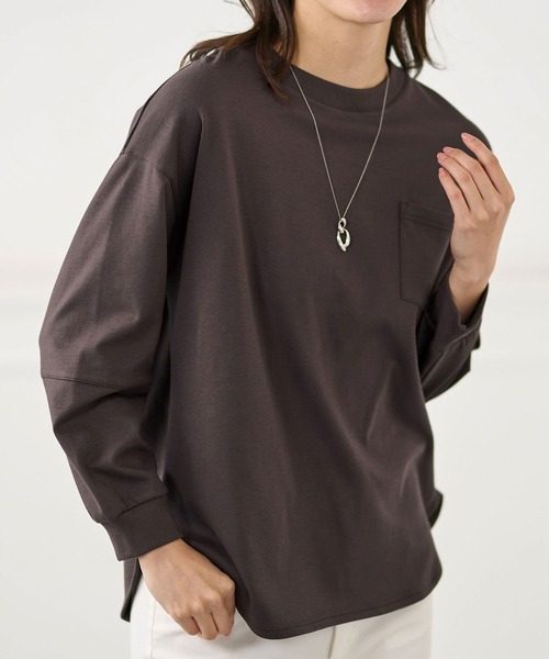 BELLUNA PLUS(ベルーナ)の「吸湿発熱ポンチ素材袖切替プルオーバー(Tシャツ/カットソー・レディース・チャコール/グレイッシュベージュ/ライム/パープル系その他・X-LARGE/LARGE/MEDIUM)」の2枚目の写真