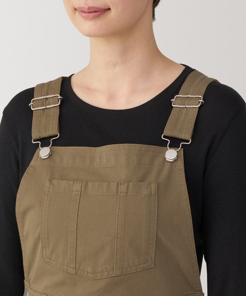 無印良品（ムジルシリョウヒン）の「婦人　ストレッチチノサロペットスカート（サロペット/オーバーオール・レディース・ブラック/ダークベージュ/カーキ系・S/M/L/XL）」の16枚目の写真