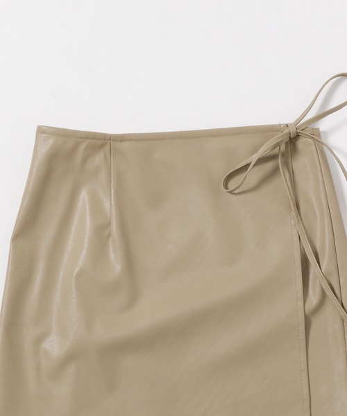 mysty woman（ミスティウーマン）の「エコレザーミニラップスカート 152020（スカート・レディース・ベージュ/ブラック・FREE）」の11枚目の写真