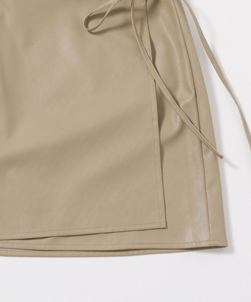 mysty woman（ミスティウーマン）の「エコレザーミニラップスカート 152020（スカート・レディース・ベージュ/ブラック・FREE）」の13枚目の写真