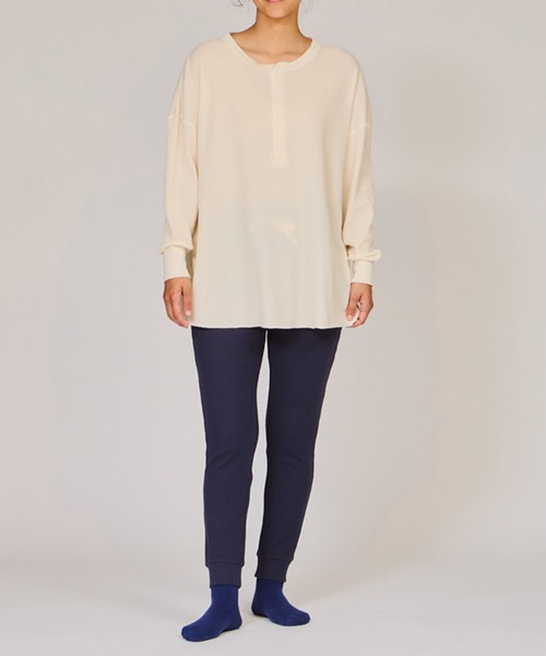 ＪＵＧＬＡＮＳ（ユグランス）の「【Hanes/ヘインズ】HW4-A502 HENLYNECK/ヘンリーネック/ロングスリーブ/ワッフル/フリーサイズ/レディース（Tシャツ/カットソー・レディース・オフホワイト/グレー/ブラック/ネイビー・FREE）」の11枚目の写真