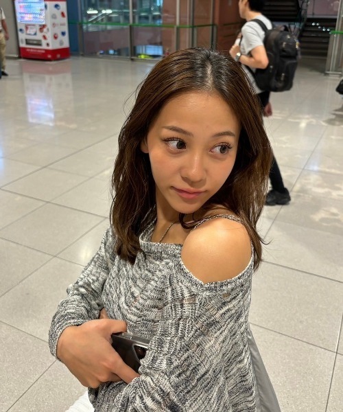 INTER FACTORY(インターファクトリー)の「FUKA - ワンオフショルニット made in INTER FACTORY(ニット/セーター・レディース・ブラック×ホワイト/ブラウン・FREE)」の4枚目の写真